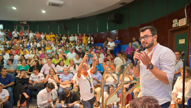 Superintendente Nacional de Salud Luis Carlos Leal Angarita hablando a actores del sistema de salud.