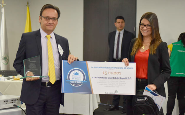 Marianella Sierra Saa, Delegada para la Protección al Usuario y Juan Alvarado Solano, Director de Participación Social, Gestión Territorial y Transectorialidad de la Secretaría de Salud Distrital de Bogotá D.C.